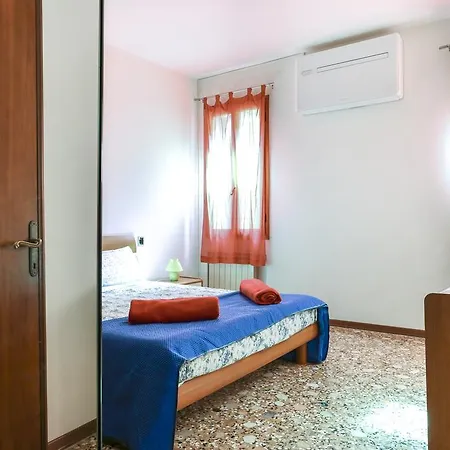 Apartamento Lovely Canal View Venecia