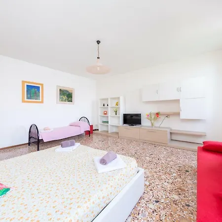 Lovely Canal View Apartamento